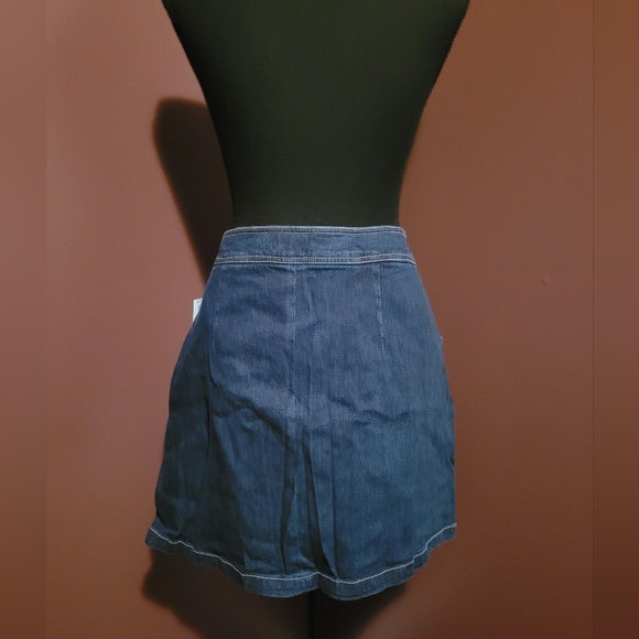 NWT Jessica Dark Jean Skort, with button detail. - Picture 6 of 13